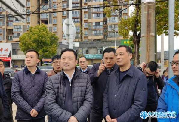 汤光华一行实地勘查了北京路雨污分流改造项目,雷家垱泵站,繁荣湖